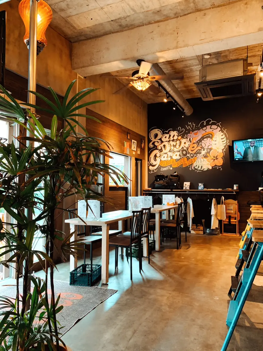 石垣島 SAN DRIP GARAGEの店内 - タコス＆バル