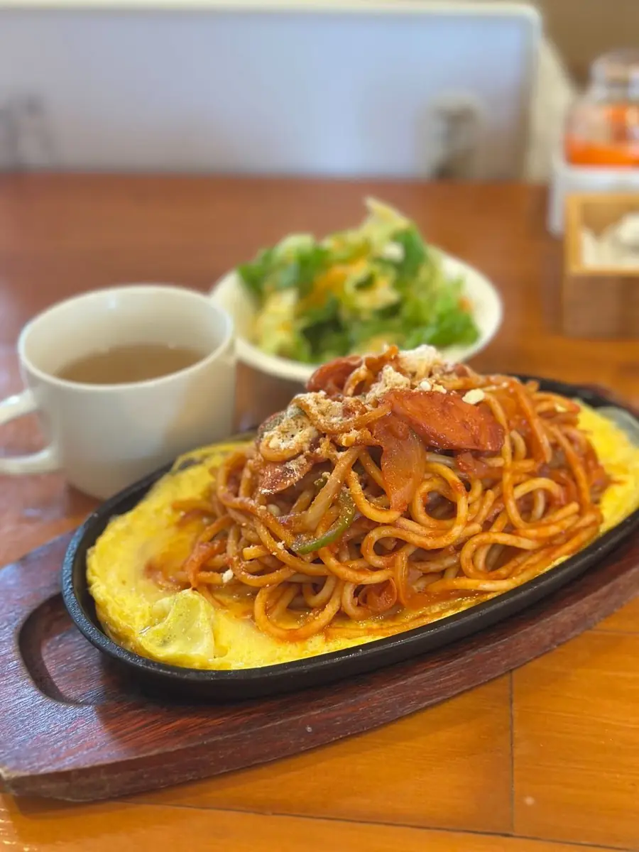 沖縄 喫茶シタハクの店内 - 八重瀬町のカフェ
